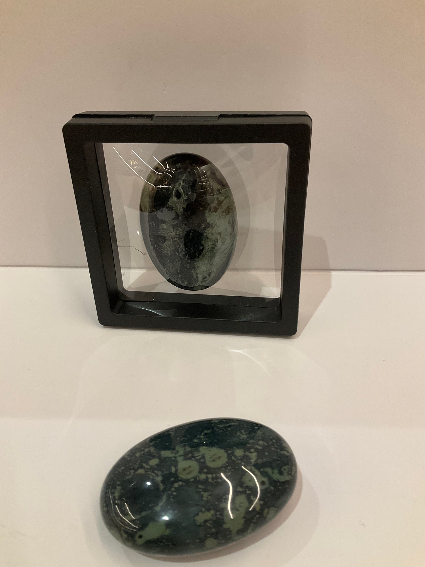 Natural Kambaba Jasper Palm Stone