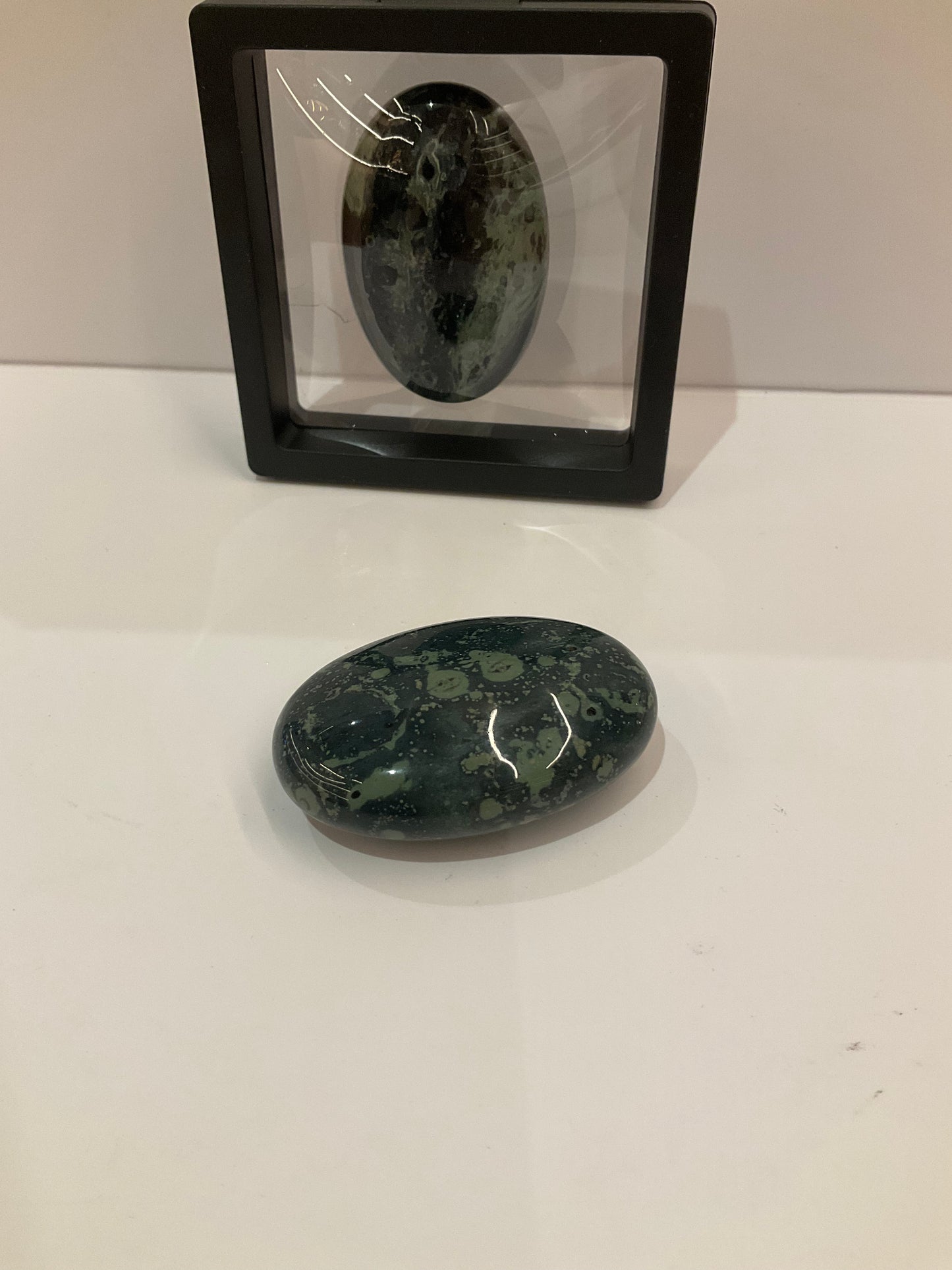 Natural Kambaba Jasper Palm Stone