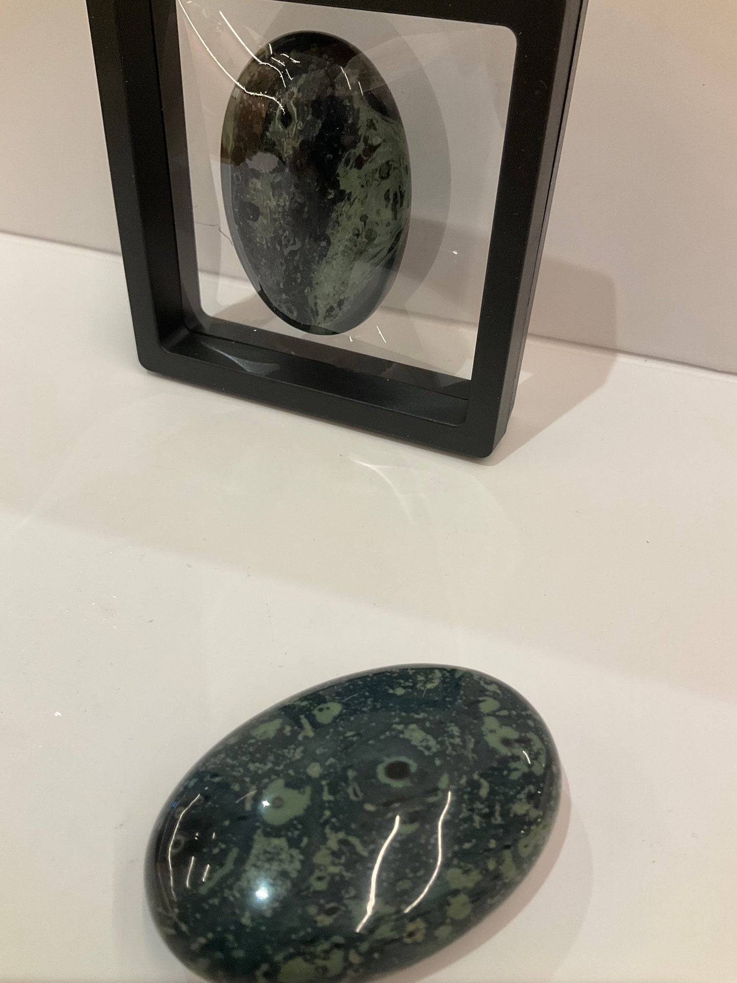 Natural Kambaba Jasper Palm Stone