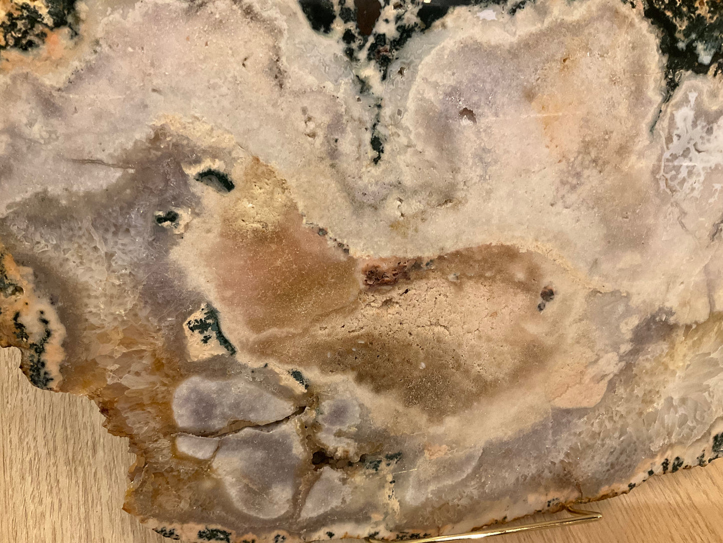 Rose Eclipse – Pink Amethyst Crystal Platter for Rituals and Elegant Décor
