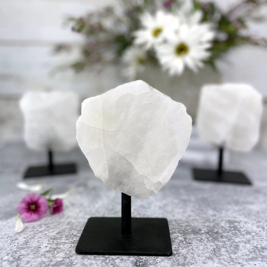 Polished Clear Quartz – Decorative Metal Stand for Clarity and Positive Energy