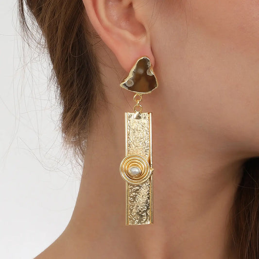 Elegant-and-Mindful-Jewelry-for-Women