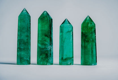 3.5” Emerald Fluorite Crystal Obelisk – 3.5” Emerald Fluorite Obelisk for Clarity, Balance, and Sophisticated Decor