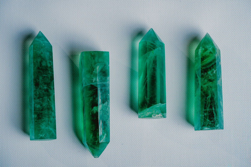 3.5” Emerald Fluorite Crystal Obelisk – 3.5” Emerald Fluorite Obelisk for Clarity, Balance, and Sophisticated Decor