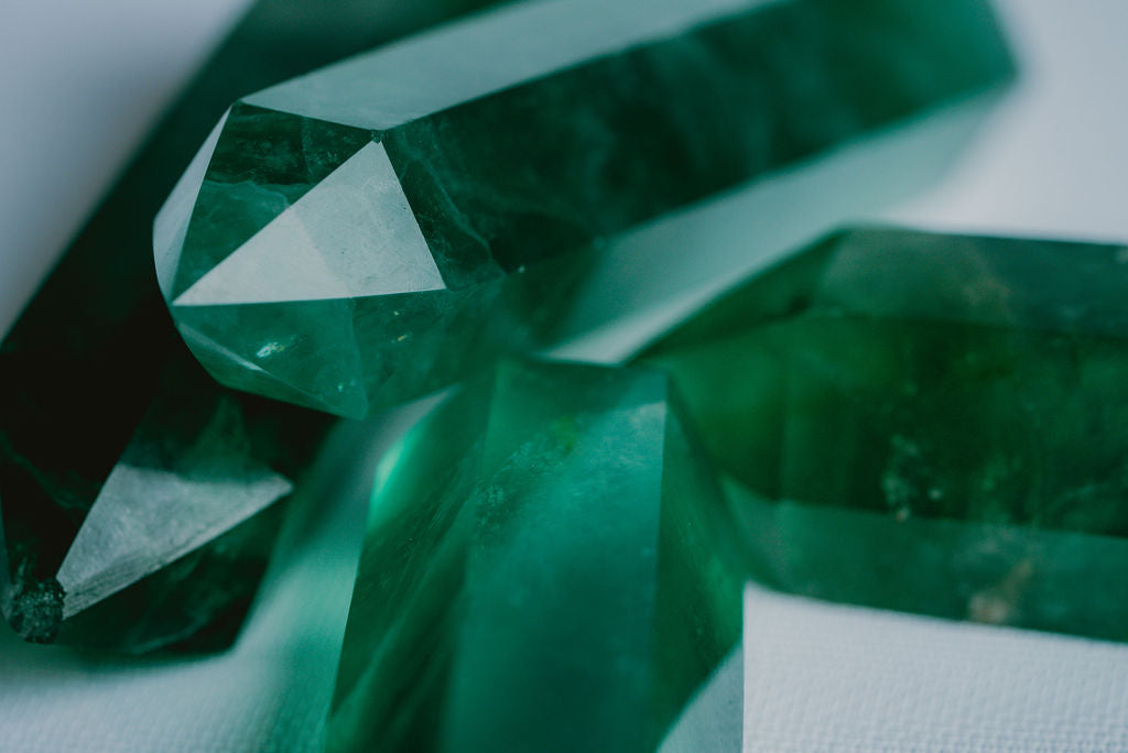 3.5” Emerald Fluorite Crystal Obelisk – 3.5” Emerald Fluorite Obelisk for Clarity, Balance, and Sophisticated Decor
