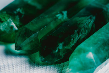 3.5” Emerald Fluorite Crystal Obelisk – 3.5” Emerald Fluorite Obelisk for Clarity, Balance, and Sophisticated Decor