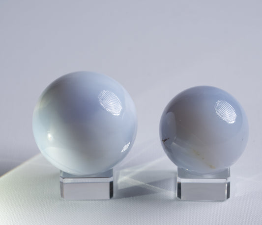 Decorative-Blue-Chalcedony-Sphere-for-Calm-Clarity-and-Timeless-Elegance