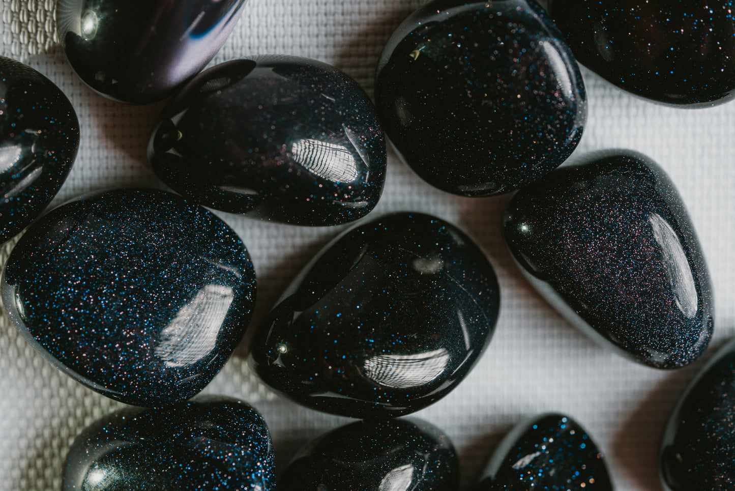 Blue Goldstone Pocket Crystal – Sparkling Stone for Creativity, Inspiration, and Cosmic Elegance
