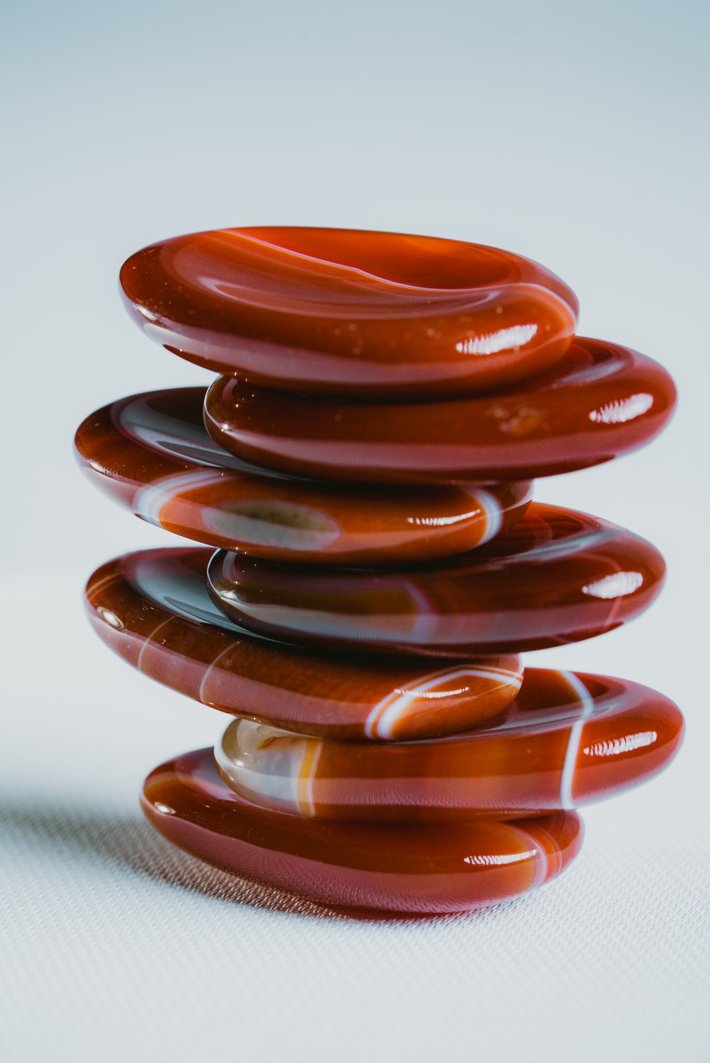 Carnelian Mini Disc – Vital Stone for Energy, Creativity, and Warm Decorative Touch
