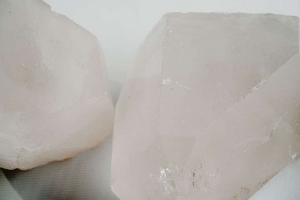 Clear Quartz Point (Large) – Amplifying Crystal for Clarity, Energy, and Spatial Harmony