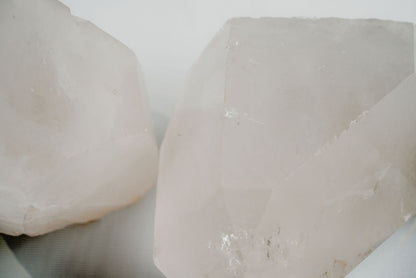 Clear Quartz Point (Large) – Amplifying Crystal for Clarity, Energy, and Spatial Harmony