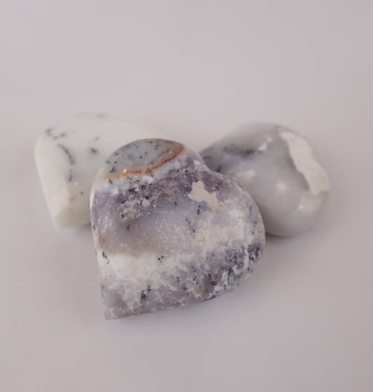 Dendritic Opal Heart – for Natural Elegance and Sophisticated Style