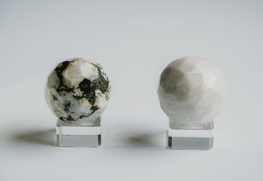 Moonstone-Sphere – Elegance-and-Emotional-Clarity