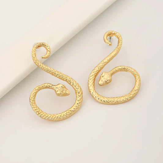 Bold-and-Symbolic-Jewelry-for-Women