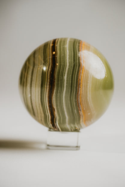 Sophisticated-Green-Onyx-Sphere-for-Elegant-Décor