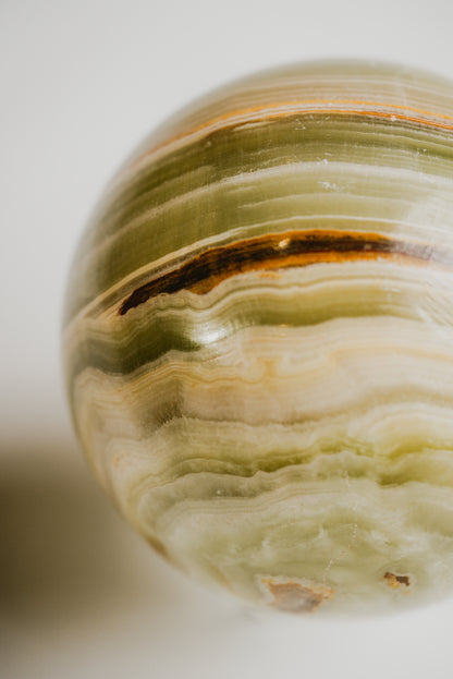 Green Onyx Sphere – Sophisticated Green Onyx Sphere for Elegant Décor