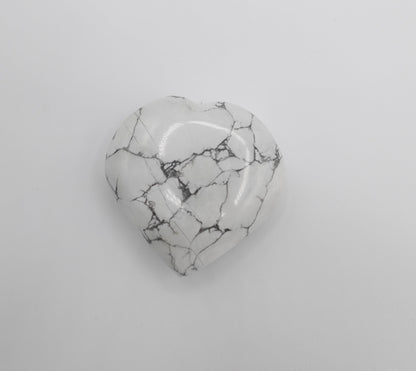 Decorative-Howlite-Heart-for-Calm-Elegance-and-Balanced-Spaces