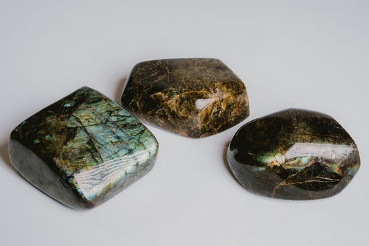 Decorative-Labradorite-Stone-for-Intuition-and-Energy-Transformation