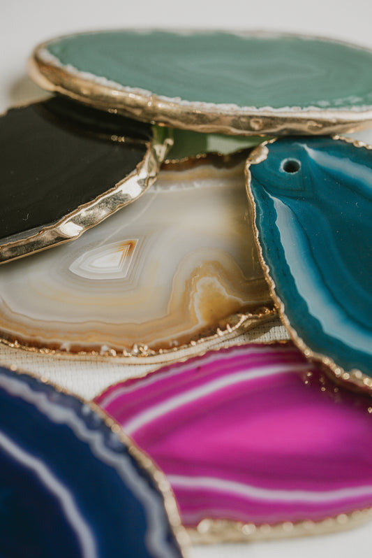 Natural-Agate-Slice-with-Plated-Edge-for-Protection-and-Versatile-Décor