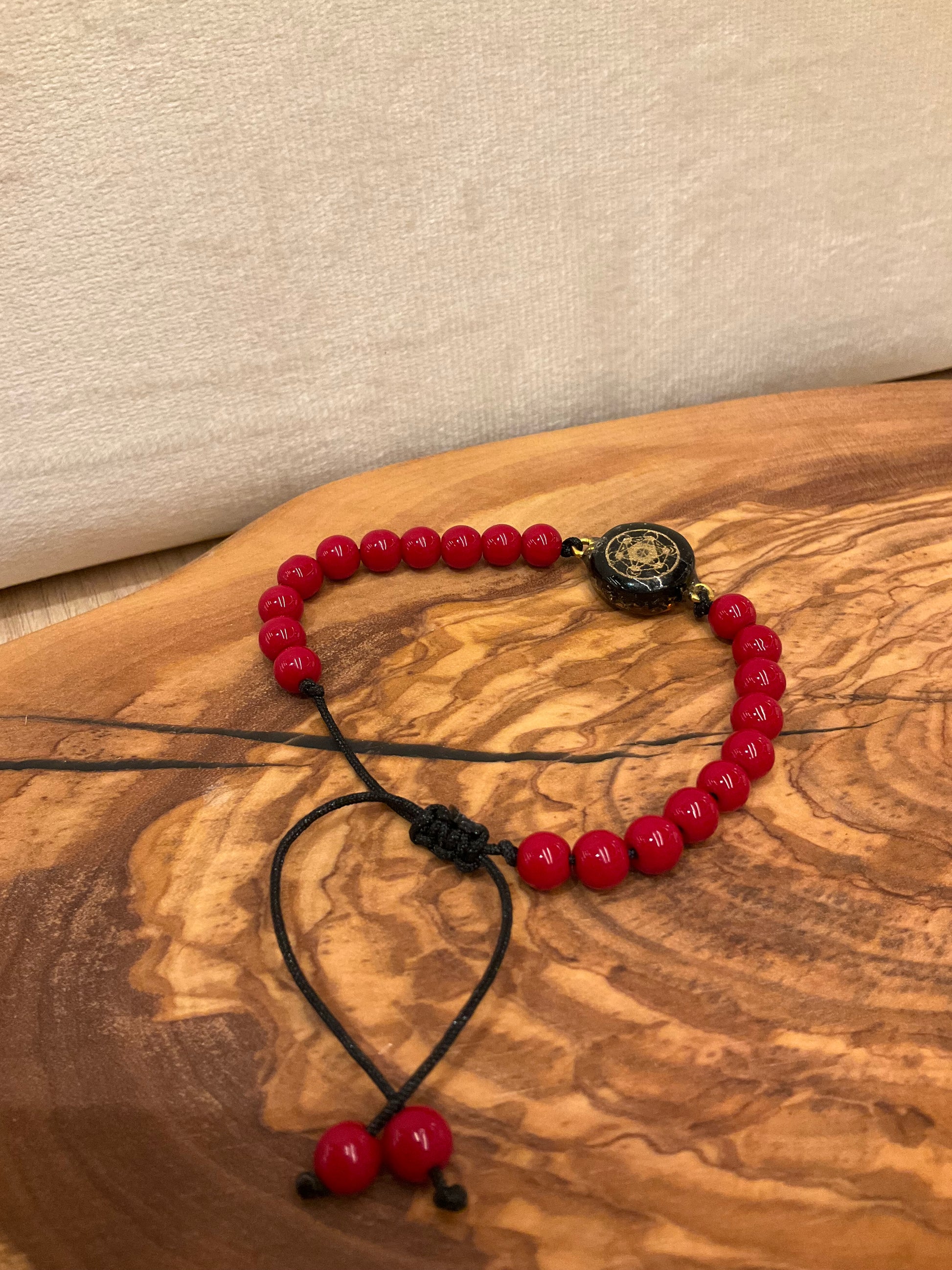 Bracelet-with-Black-Tourmaline-and-Red-Quartz – Protection-and-Vitality