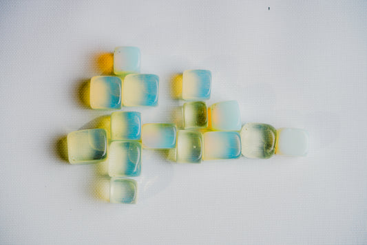 Iridescent-Stone-for-Calm-Communication-and-Emotional-Connection