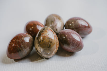 Peach Moonstone Egg Pocket Crystal – Emotional Softness, Balance, and Self-Acceptance