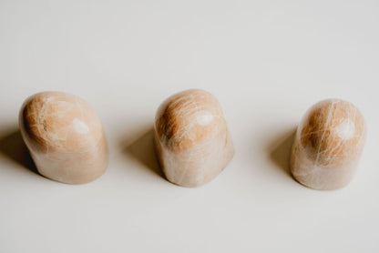 Peach Moonstone Free Form – Decorative Peach Moonstone for Calm and Emotional Clarity
