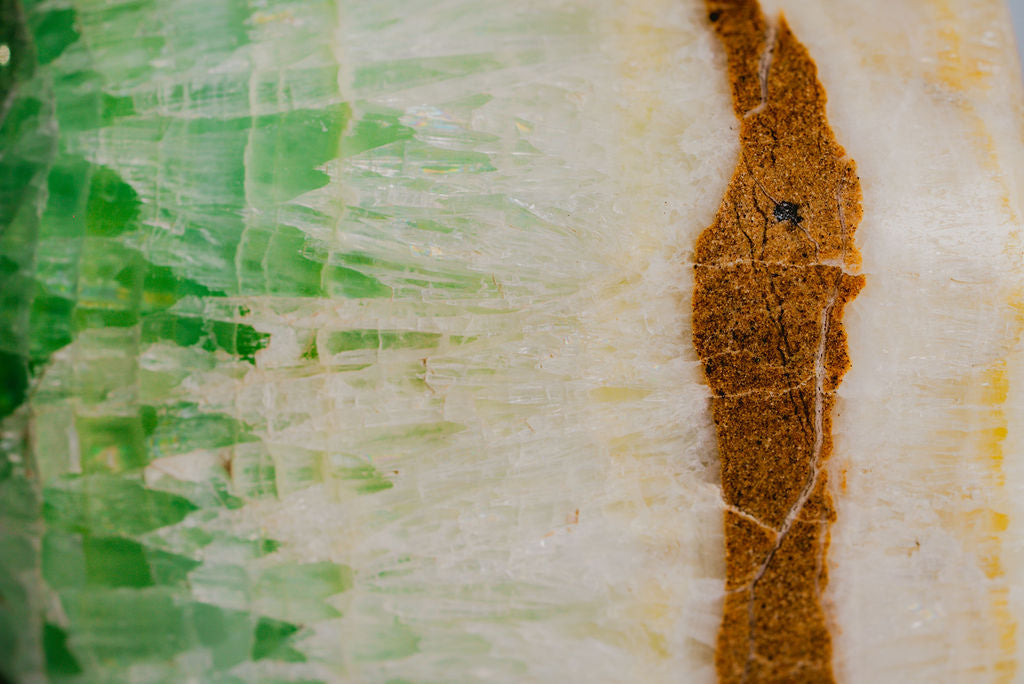 Pistachio Calcite Free Form – Decorative Pistachio Calcite for Mental Clarity and Relaxation