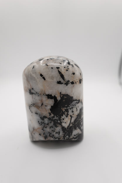 Decorative-Rainbow-Moonstone-for-Calm-and-Emotional-Clarity