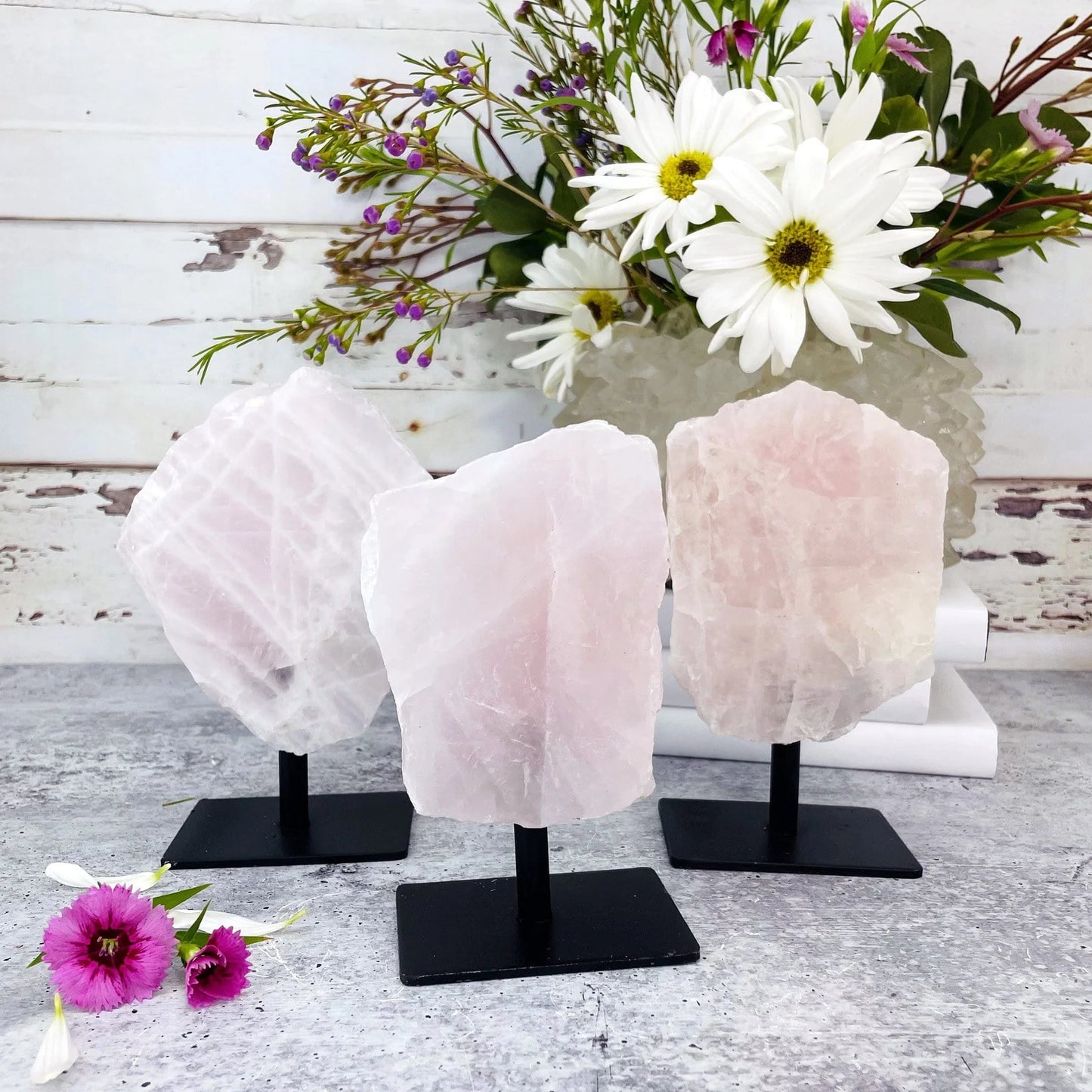 Decorative-Metal-Stand-for-Love-and-Harmony