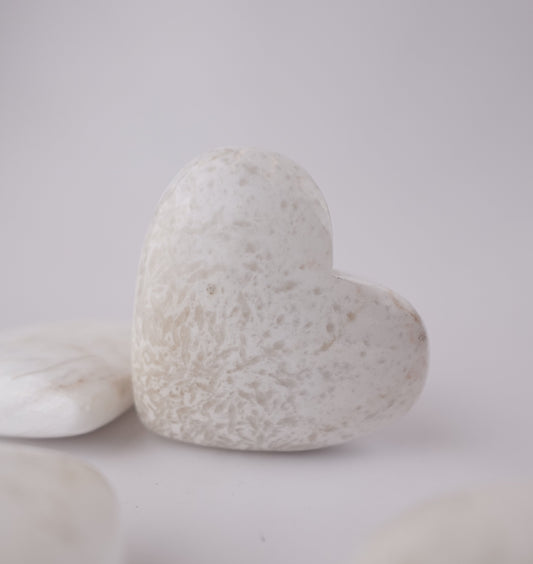 Scolecite Heart – Decorative Scolecite Heart for Inner Peace, Clarity, and Spiritual Connection
