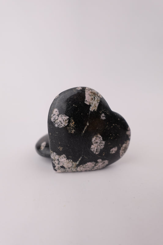 Snowflake Obsidian – Heart-Shaped Obsidian for Calm and Inner Clarity